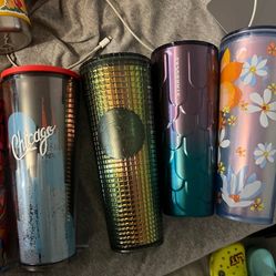 Starbucks/ Assorted Cups