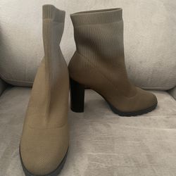 Shoe Dazzle olive green sock booties size 12