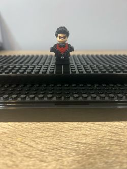 LEGO Nightwing Minifigure – Excellent Condition