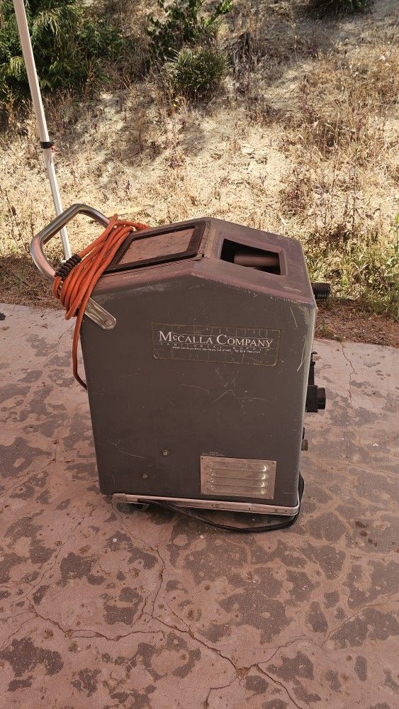 TMI Carpet extractor model 104