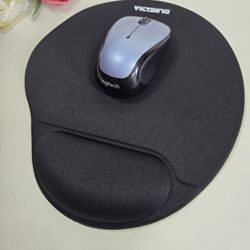 Black Ergonomic Mouse Pad with Wrist Rest. Gel Wrist Support Mouse Pad Non-slip