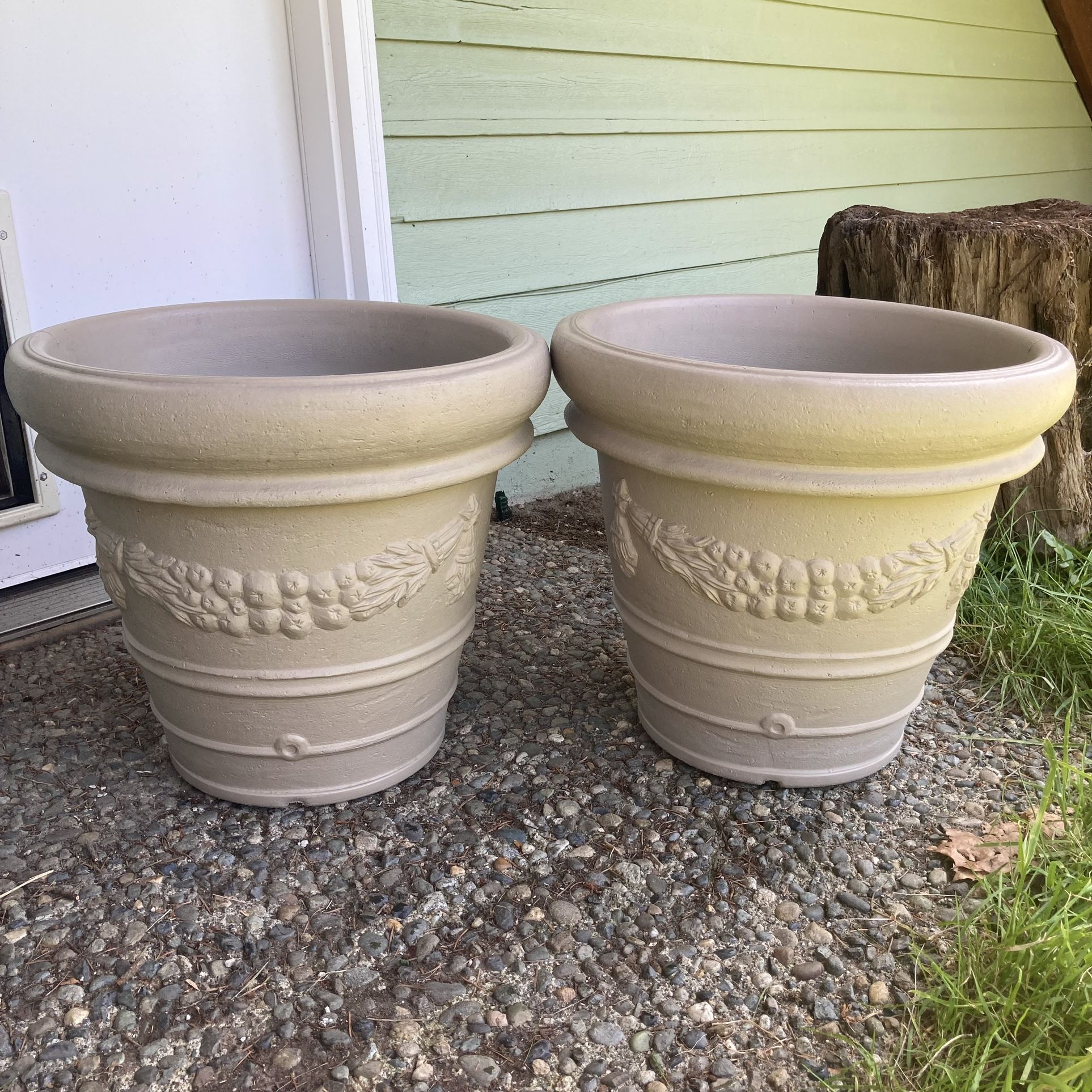 Two Lightweight Resin Planters, Beige/gray Color
