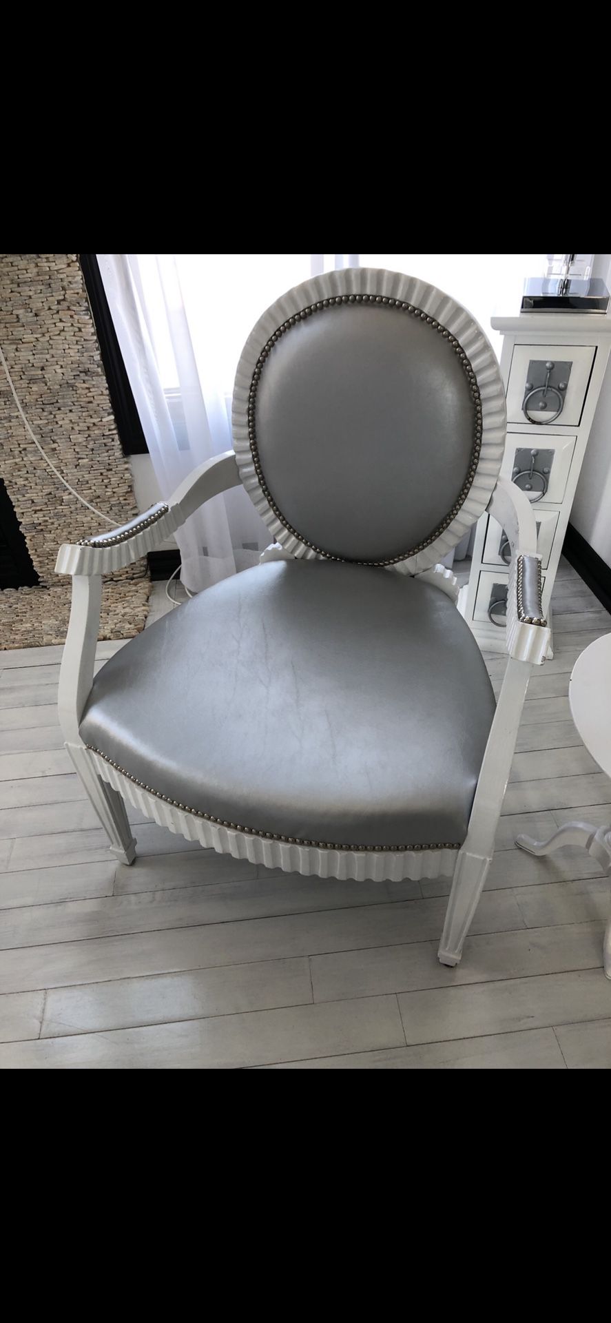 Lounge/ accent chair