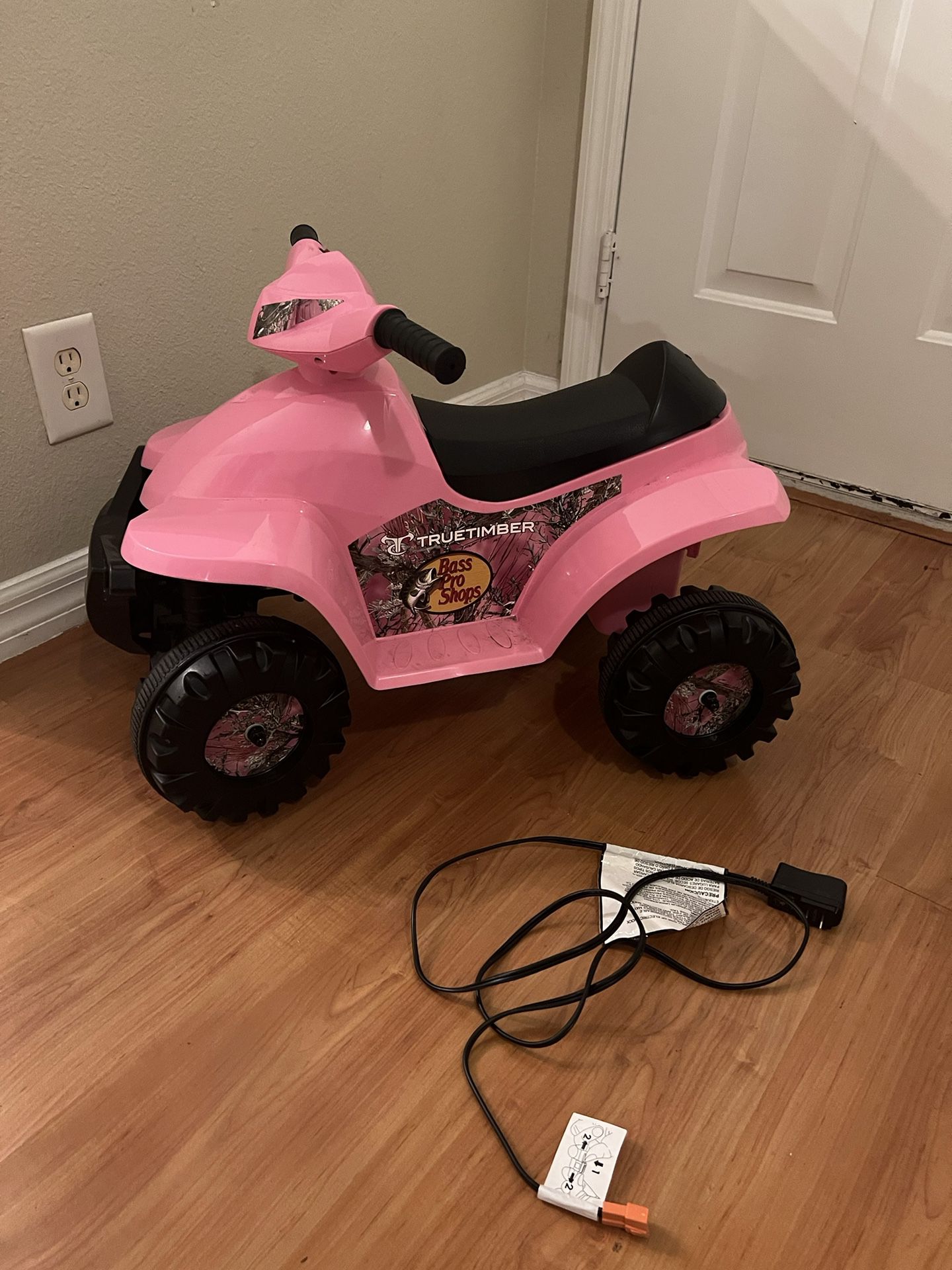 pass pro shops electric children's amotorbike 4 wheels with charger