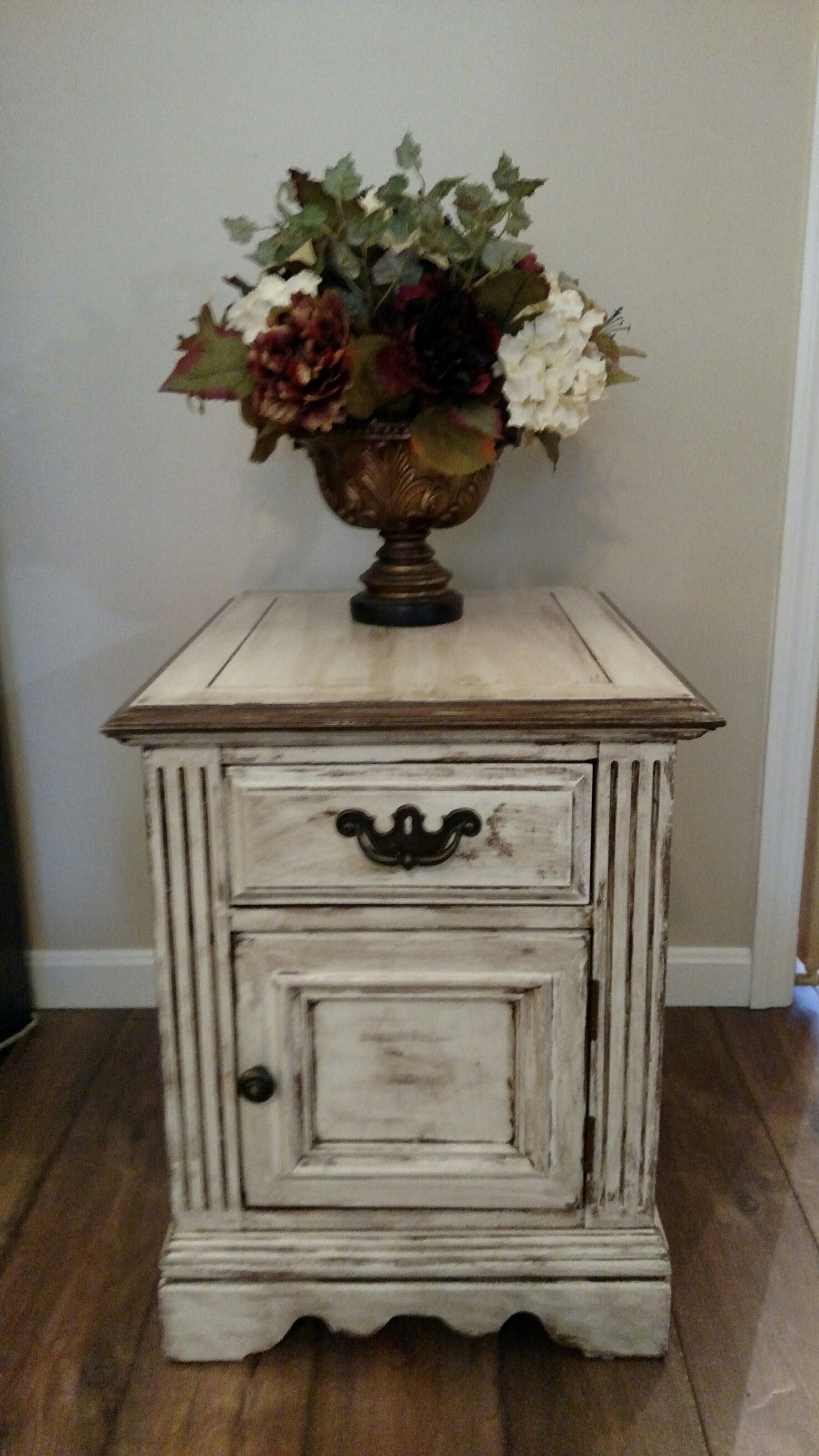End table / night stand