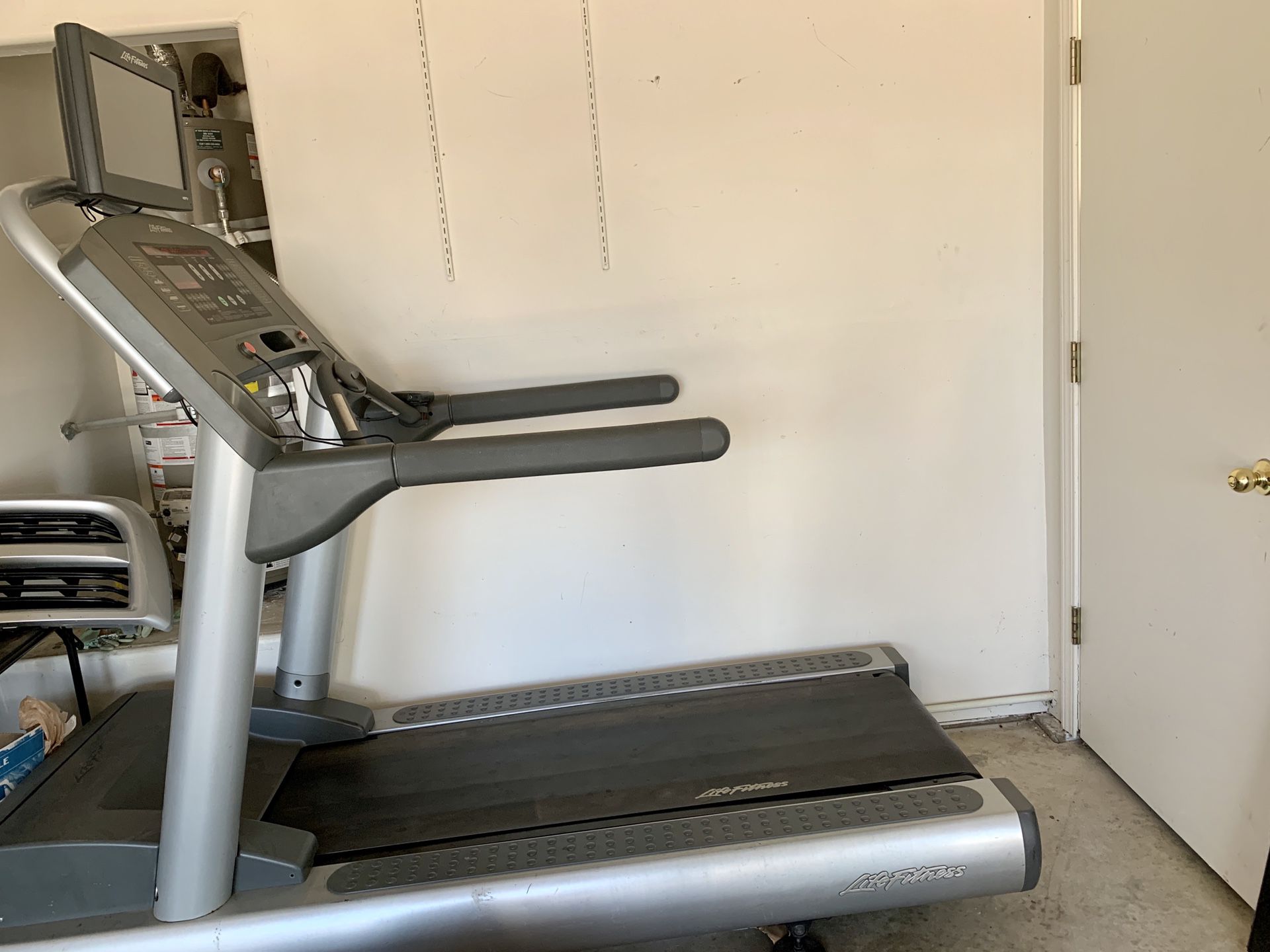 Commercial Grade Life Fitness Treadmill w Incline