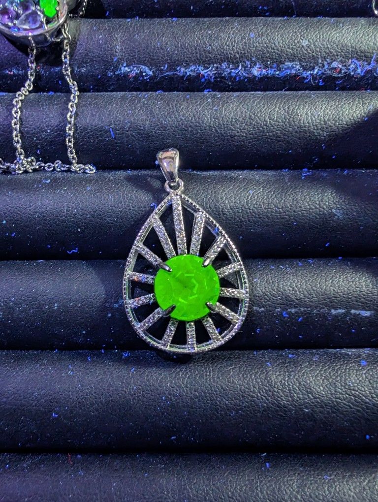 Uranium Glass Dentel Pendant