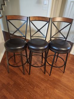 Swival bar stools with mattle frame