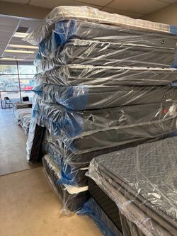 Handful Queens/ Kings/ beds Sale