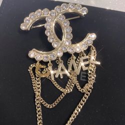 Brooch 