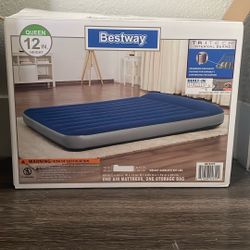 Queen Air Mattress w Built-in Pump