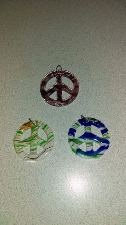 THREE GLASS PEACE SIGN NECKLACES
