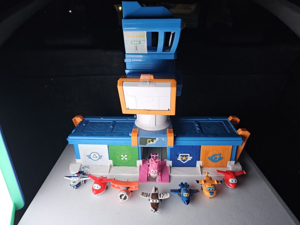 Super Wings Airport Adventures Toy Set