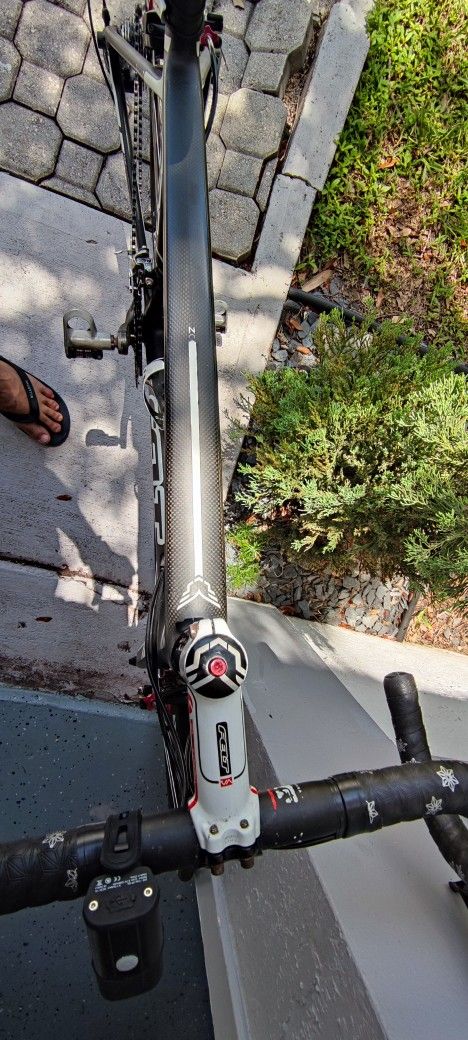 Carbono Road bike 105 components