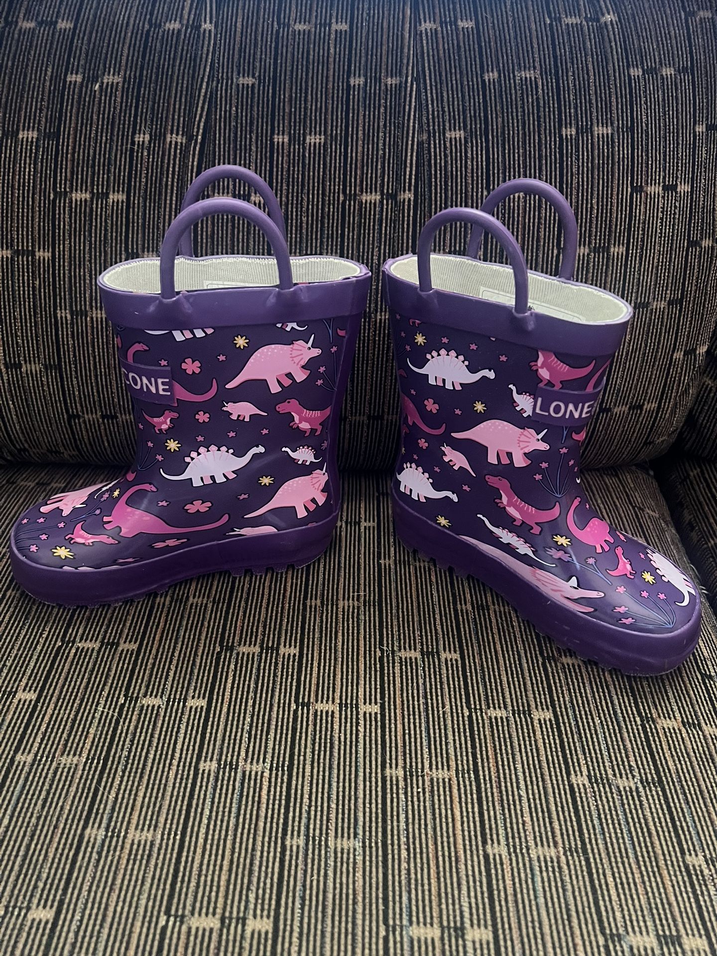 NEW Kids Toddler size 6 rain and water boots waterproof natural rubber and easy pull handles