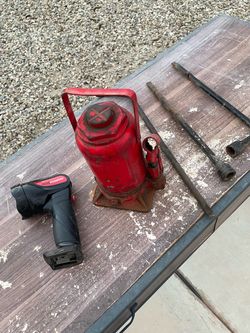 Hydraulic bottle jack