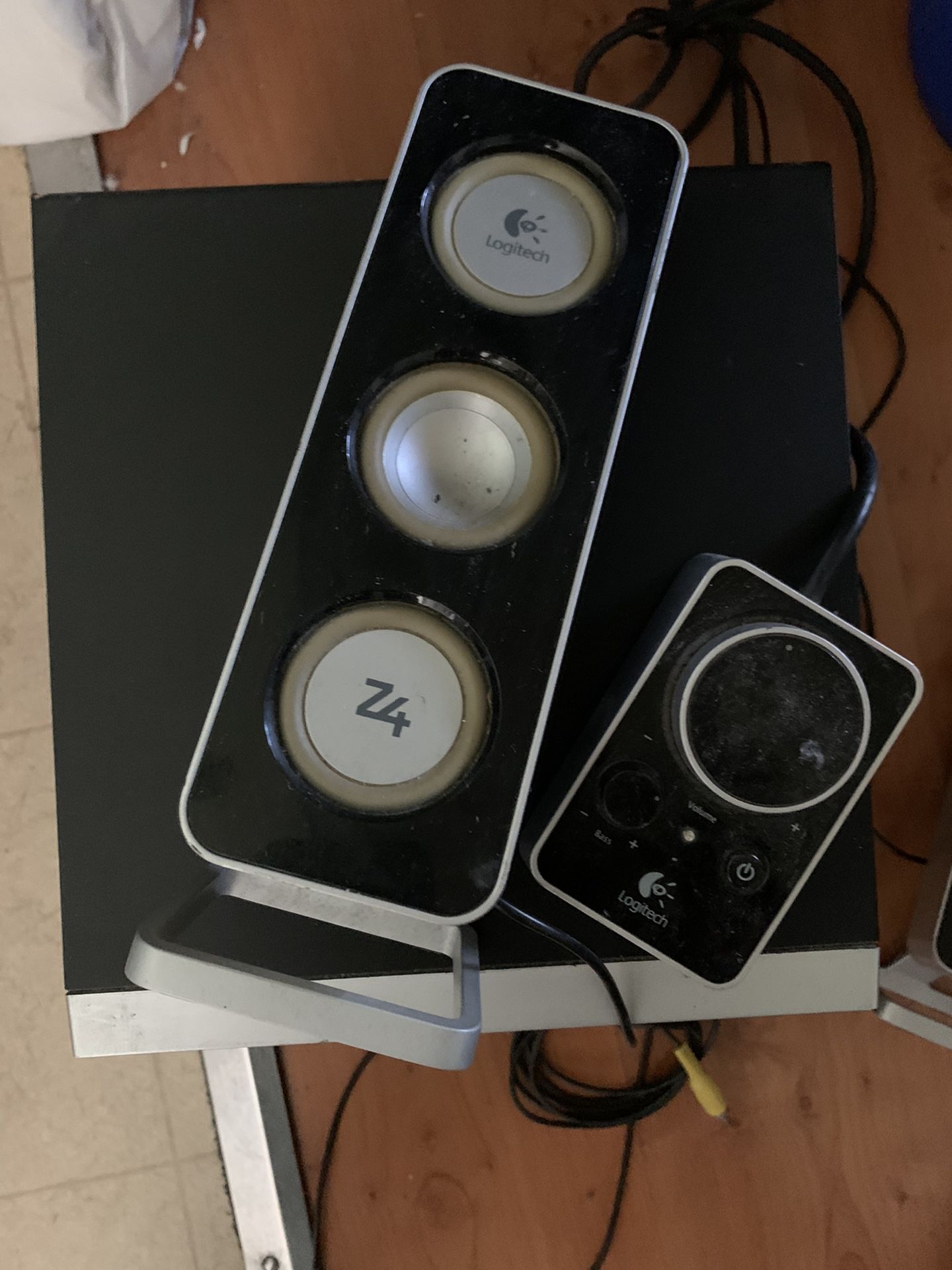 Logitech Z4 Speakers Computer Sound for Sale in Los CA - OfferUp