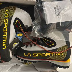La Sportiva women’s Nepal Cube GTX Mountaineering Boots (size 41)