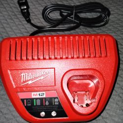 NEW MILWAUKEE M12 FAST CHARGER 