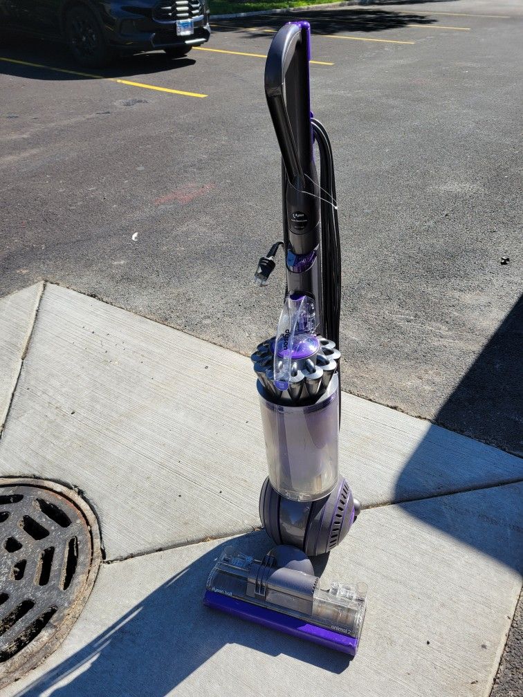 Dyson Animal 2 Vacuum Cleaner
