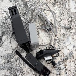 Nintendo Wii With Wii Sports Resort And Other Games