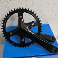 Shimano Crankset 1x 
Wolf Tooth 46t and Bolts