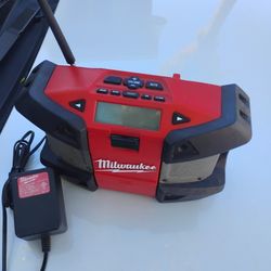 Milwaukee 2590-20 M12 12V Cordless /Corded Jobsite AM/FM Radio