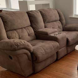 Value City Furniture Manual Reclining Sofa Loveseat With Console for Sale in Bedford Park IL OfferUp
