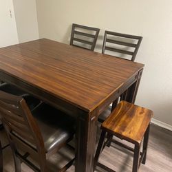 Dinner Table/ comedor