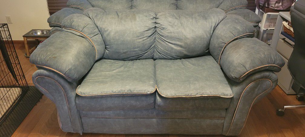 Free Couch And Loveseat 