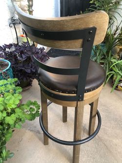 BAR STOOL