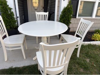 Four piece dinette said with folding sides