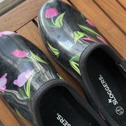 Garden shoes. Excellent Condition. Worn only a few times  size 10