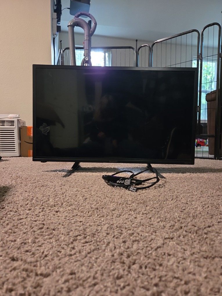 32in Sharp Smart TV With Roku Remote
