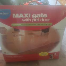 Maxi Gate With Pet Door