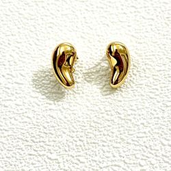 Authentic Tiffany & Co. Elsa Peretti Yellow Gold Bean Clipback Earrings