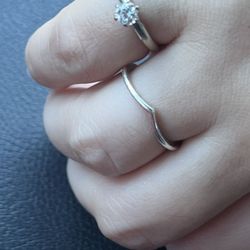 Beautiful Engagement Ring ( Real diamond Not lab)