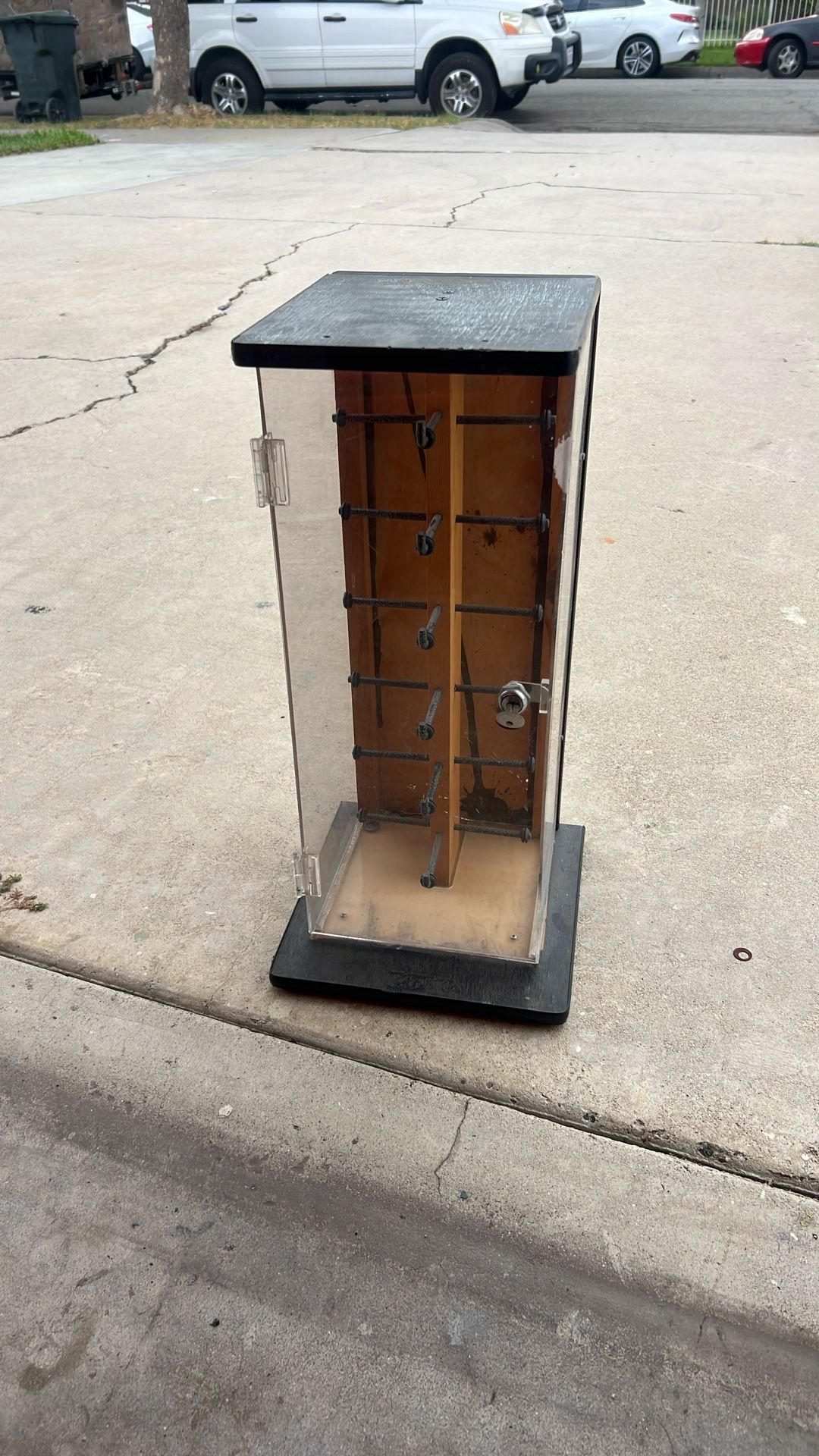 Sunglasses display case