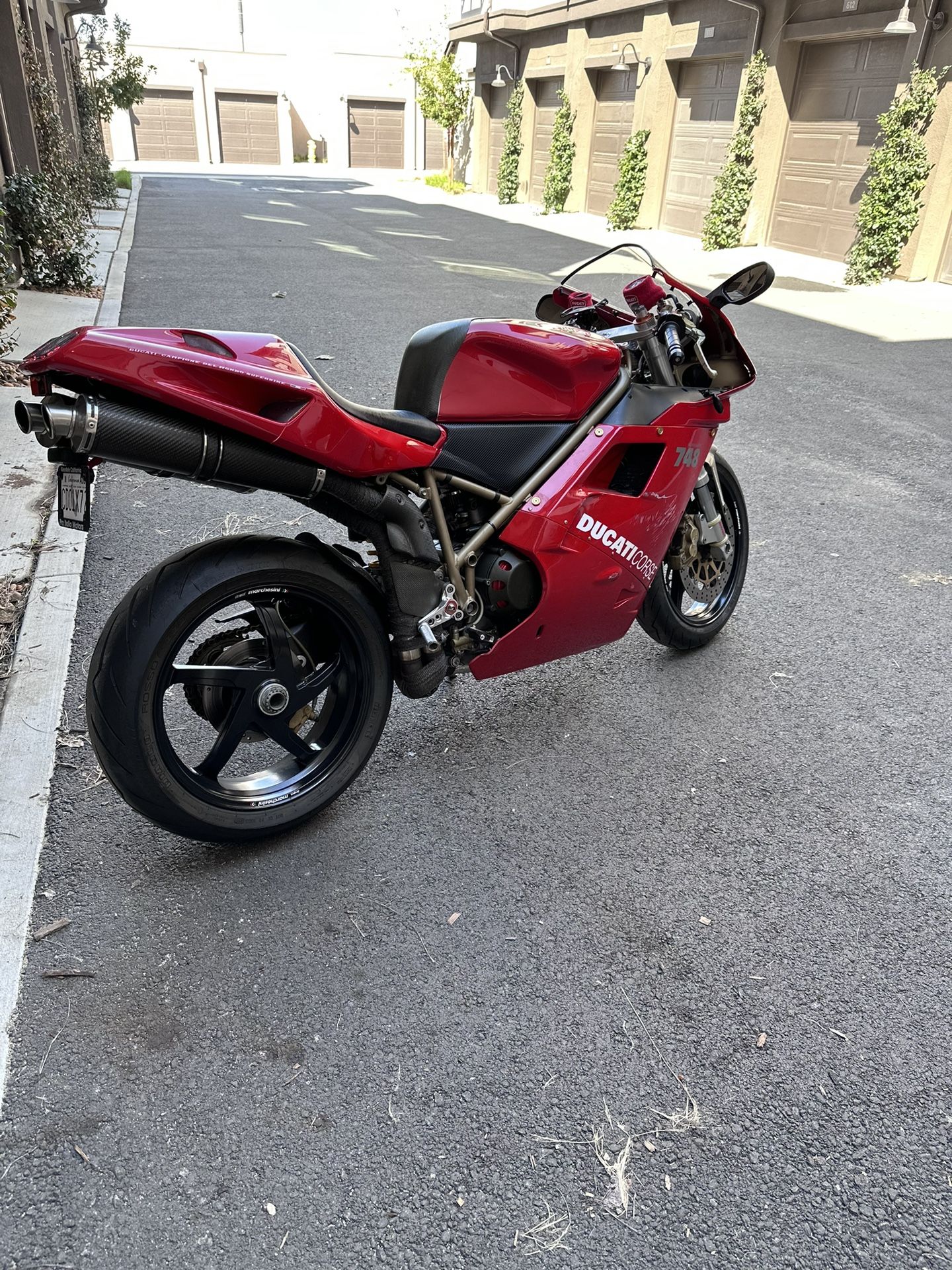 2000 Ducati 748