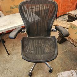 Herman Miller Aeron Office Desk Chair  polished aluminum-  SIZE C2