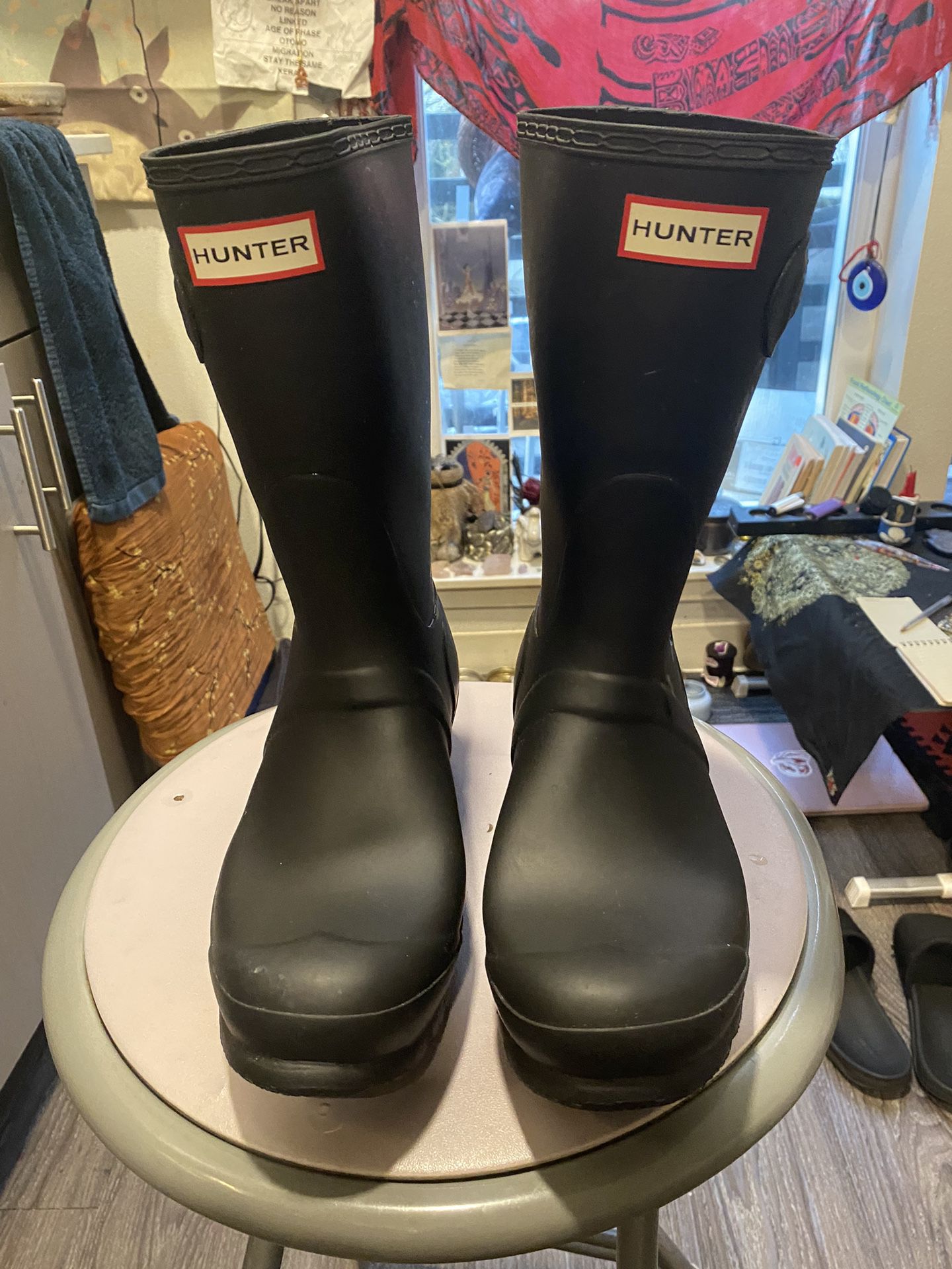hunter rain boots - size 8 us women 