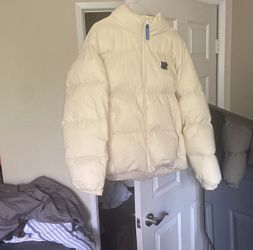 Undefeated puffer jacket Size large