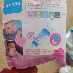 MAM Easy Start Anti-Colic baby bottle and Start pacifier set. 