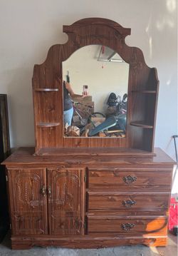 Bedroom furniture set
