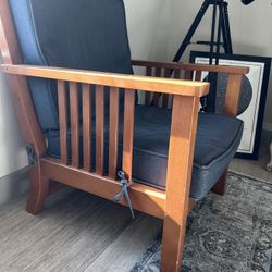 Wood accent chair
