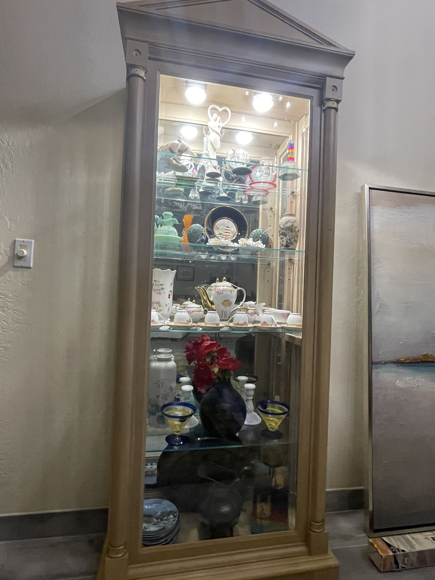 Ethan Allen Curio with 4 glass shelves