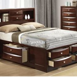 Well Kept King Sized Fairly New Storage Bedset 