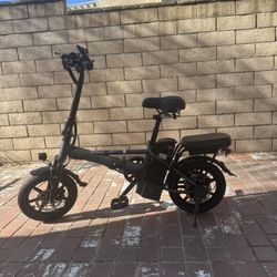 Folding electric bicycle