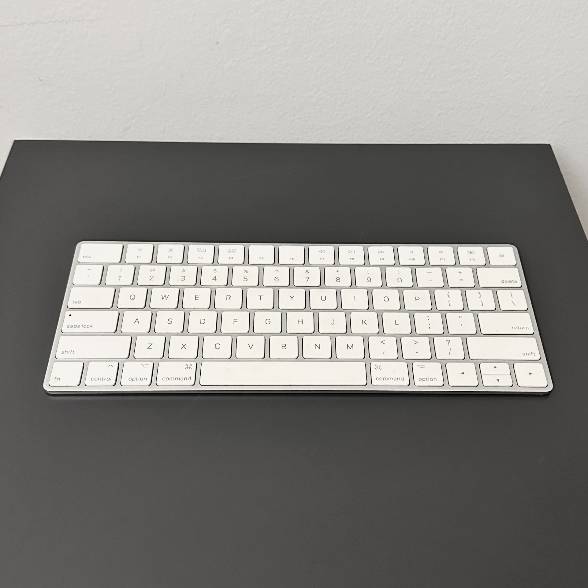 Apple Magic Keyboard 2.0.6 •White • super clean, in pristine condition
