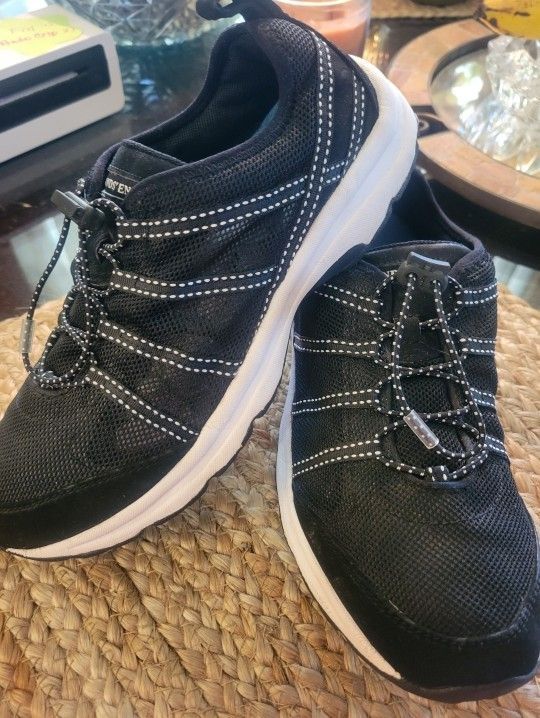 Lands End Woman's Sneakers